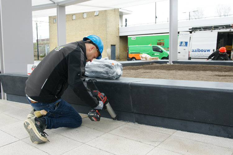 Kitter aan het werk op busstation Tilburg